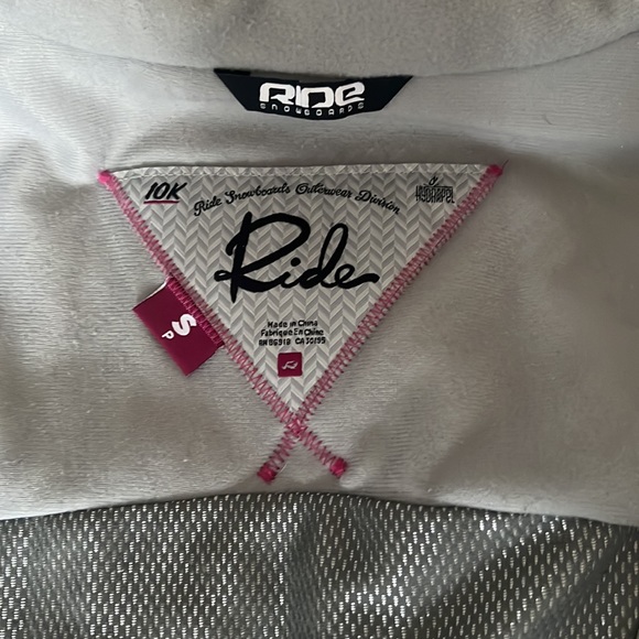 Ride snowboarding jacket, size small - Picture 4 of 5